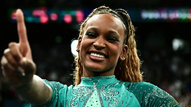 Rebeca é ouro no solo e se isola como maior medalhista do Brasil