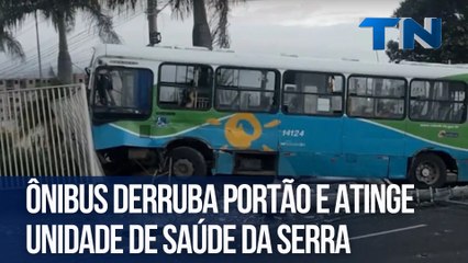 Ônibus derruba portão e atinge unidade de saúde da Serra