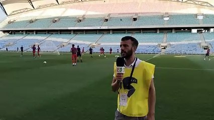 El Sevilla FC calienta en el estadio Algarve
