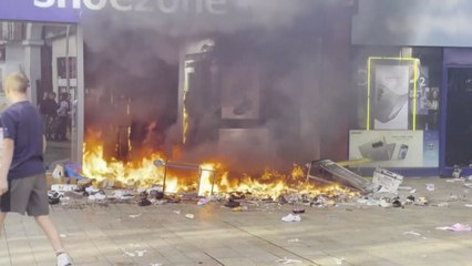 英 극우 폭력 시위로 378명 체포...스타머 "상비군 설립" / YTN