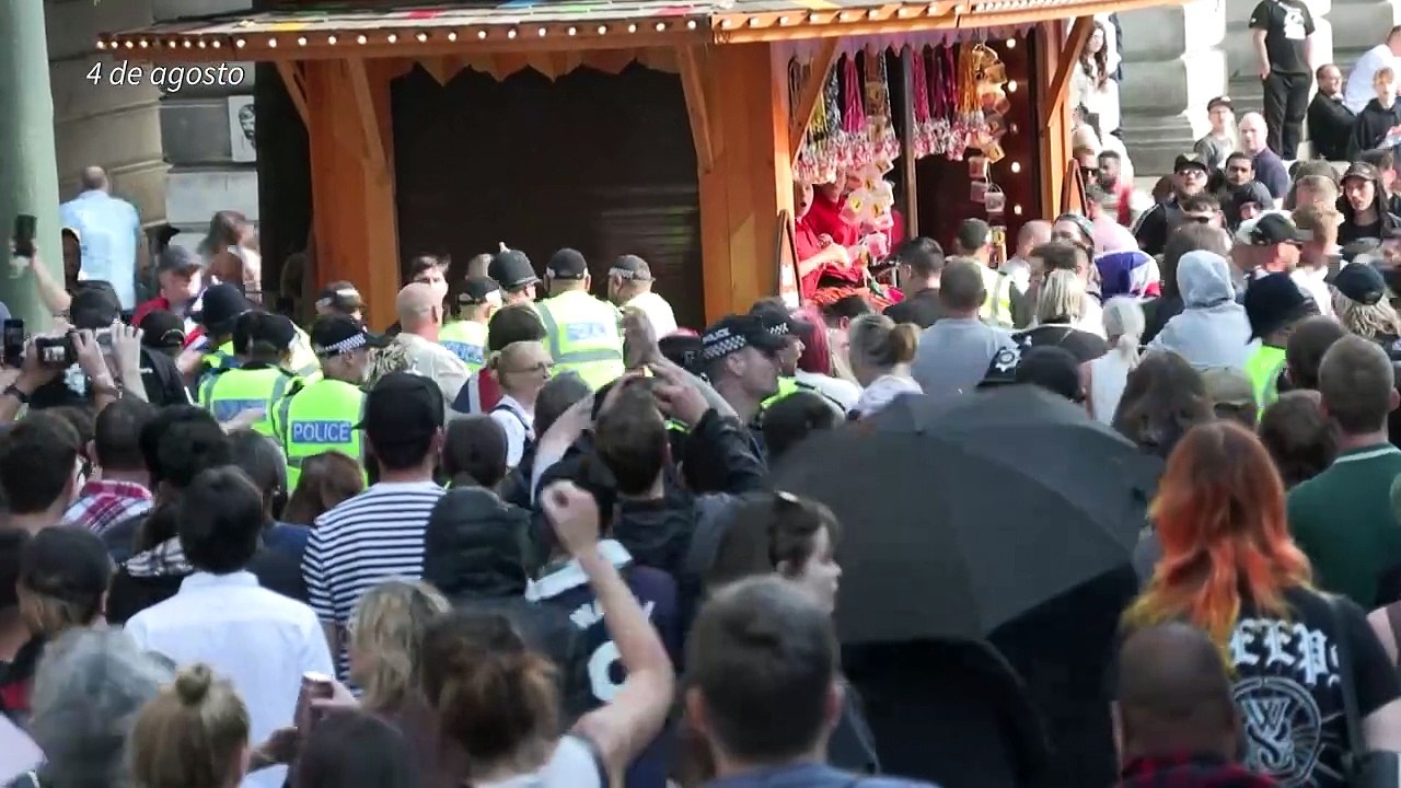 Premiê britânico promete condenações 'rápidas' após distúrbios da extrema direita