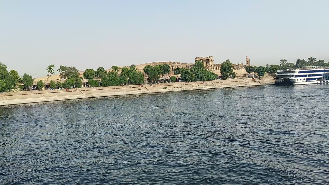 Watch the most beautiful video _ Tourism in Egypt _ A natural view you can see of the Nile River, the tourist city of Kom Ombo, Niمشاهدة اجمل فيديو _ السياحه فى مصر _ منظر طبيعي ممكن تشوفه لنهر النيل مدينة كوم امبو السياحيه البواخر السياحية النيليه فى مصر