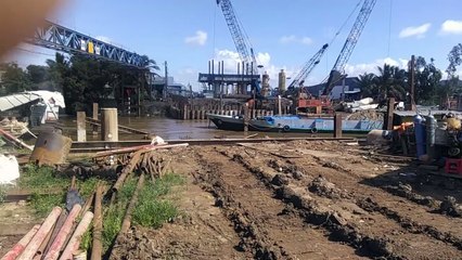 build bridge across river - 川に橋を架ける - construir un puente sobre el río - Xây cầu qua sông