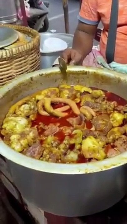 Chorboda.. khasi manso asun kheye dekhun khub e testy. Kolkata street food very testy. Follow us for more videos. #streetfood  #foodie  #food  #foodblogger  #foodvlog #foodlover  #vlog #thankyouforyoursupport  #followers #viral  #followers  #view  #trandi