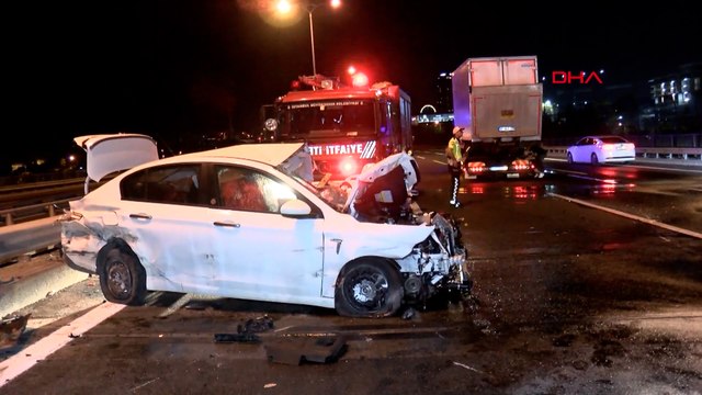 Beşiktaş TEM Otoyolu'nda zincirleme trafik kazası; 1'i ağır 3 yaralı