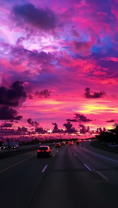 The sunset is particularly gentle, and the world is full of romance.#sunset #fypVideo shooting @notolli_a