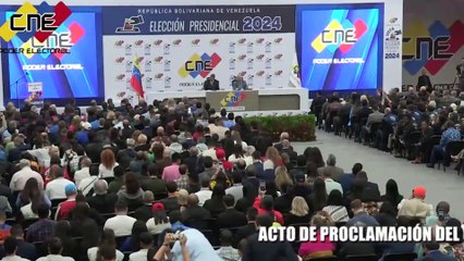 Скачать видео: La autoridad electoral de Venezuela entrega las actas al Tribunal Supremo