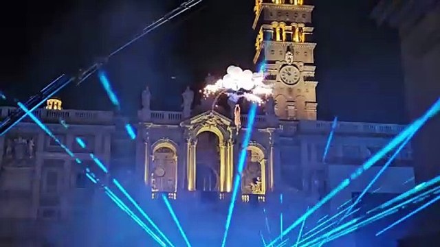 Il Miracolo della Neve a Roma: il suggestivo volo dell'«angelo» tra i fiocchi