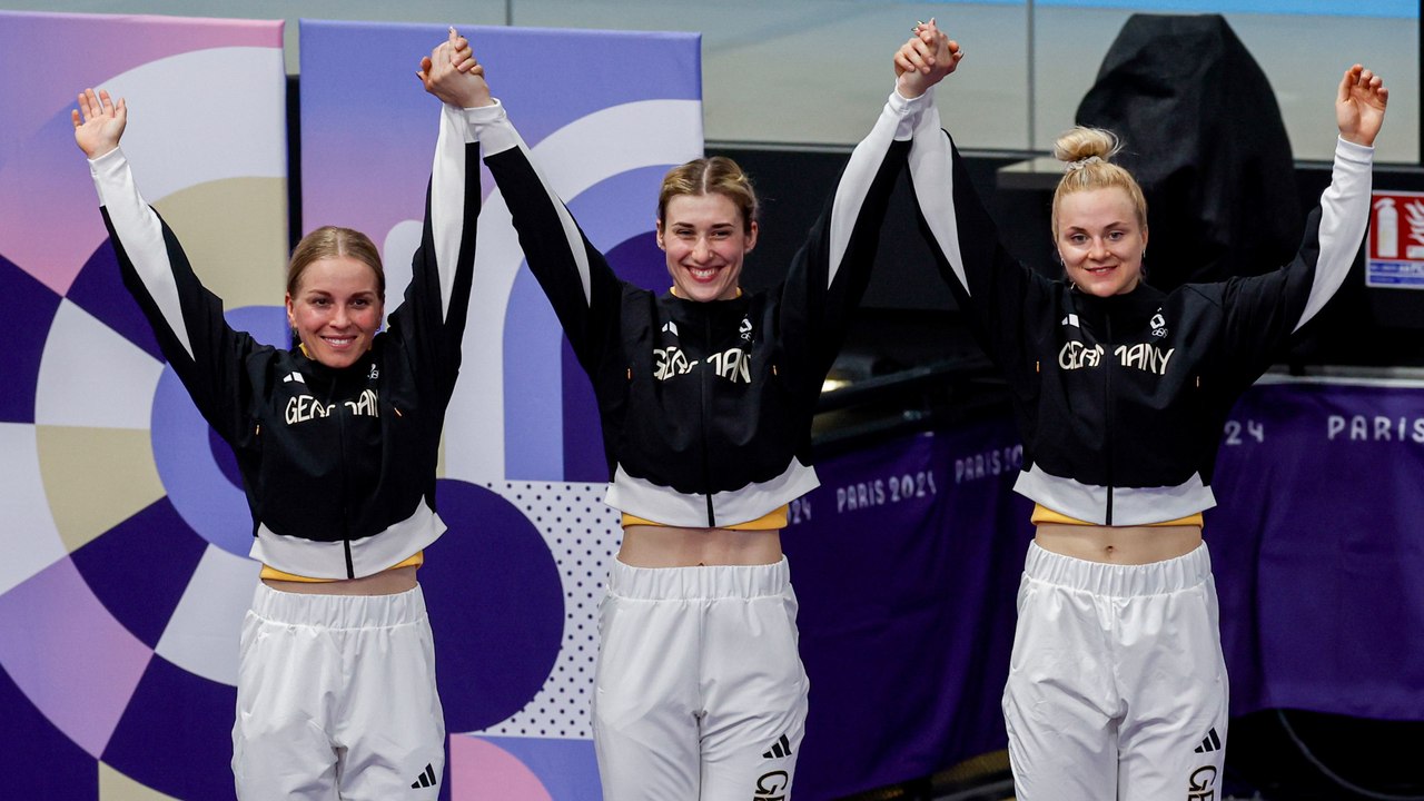 Fertig, aber fröhlich: 'Bronzenes' Bahnrad-Trio begeistert