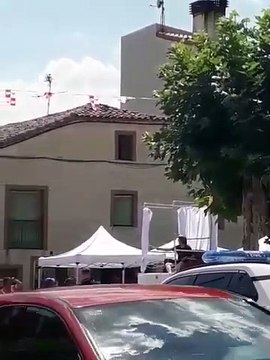 El alcalde de Soria en un 'papamóvil' repartiendo bendiciones