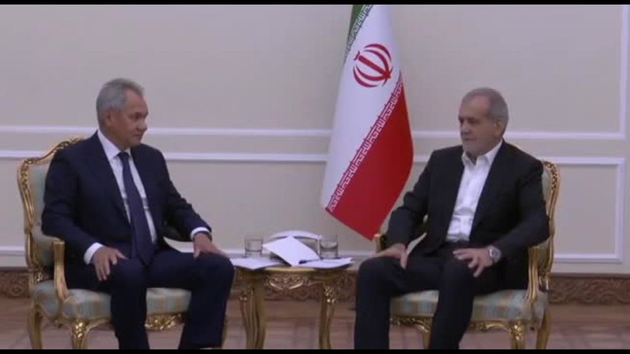 Russia-Iran, Shoigu incontra il presidente iraniano a Teheran