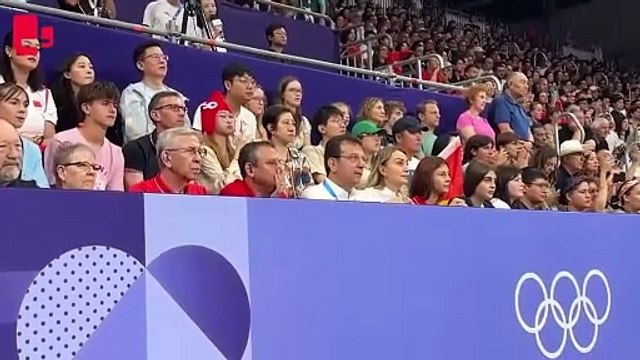 Ekrem İmamoğlu, Mansur Yavaş ve Özgür Özel, Kadın Voleybol Milli Takımı'nın maçını birlikte izledi