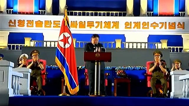 Realizada solene cerimônia de entrega e recebimento do sistema de mísseis balísticos táticos de novo tipo