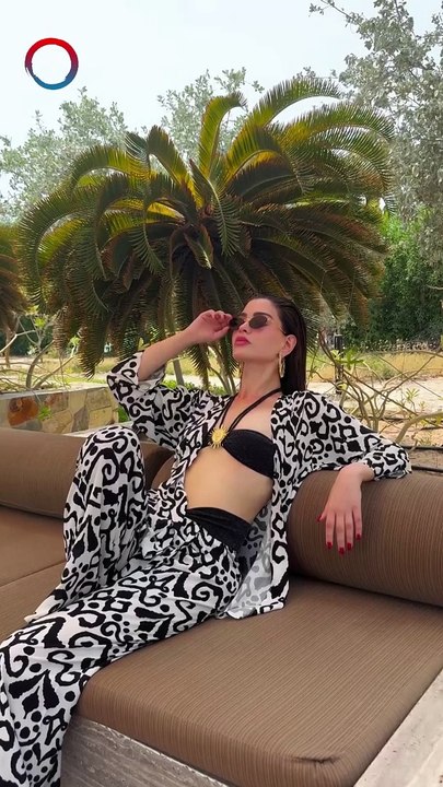 روان بن حسين تستمتع بأشعة الشمس خلال إجازتها الصيفية