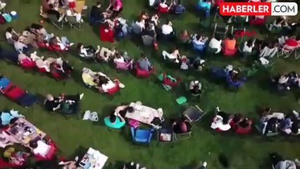 Bursalılar Milli Kadın Voleybol Takımı'nı dev ekranlarda izledi