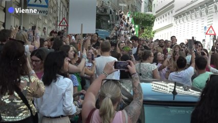 Les fans dans les rues de Vienne alors que les concerts de Taylor Swift sont annulés