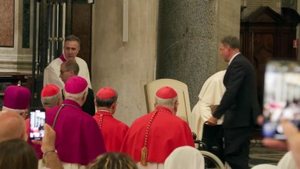 El papa pide intercesión de la Virgen para la paz en la basílica de Santa María la Mayor