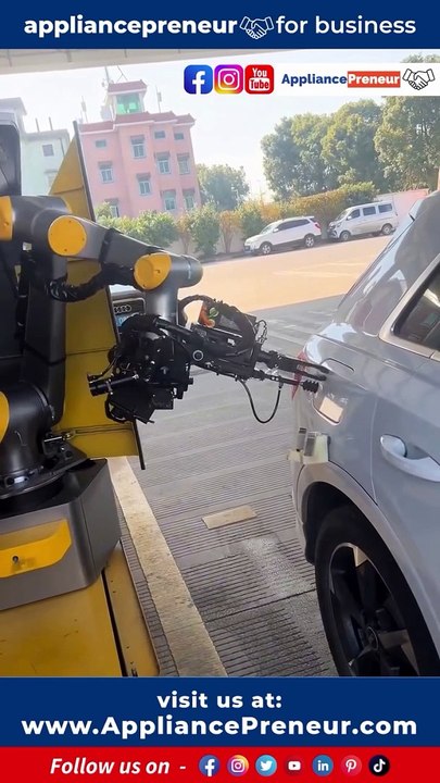 Robot at the Gas Station in Hangzhou #robot In the bustling city of Hangzhou, a cutting-edge transformation has taken place at the local gas station. Meet the newest addition to the team—an advanced robot seaml (1)
