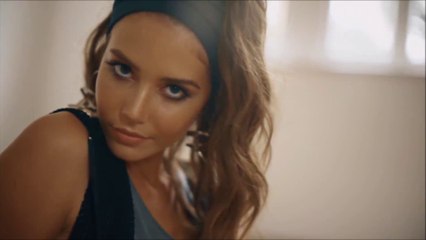 Trần Mai Anh - As I sit here