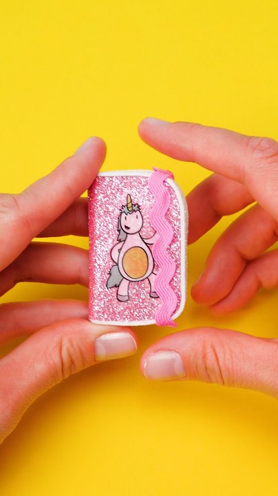 WOW ! Fabriquons une trousse à crayons pour poupées à la Barbie #minusculeartisanat #shorts
