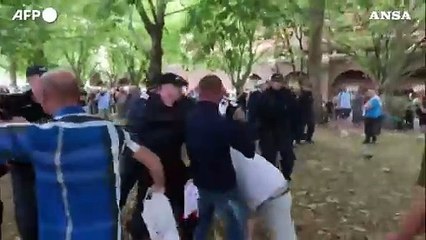 Bristol, scontri tra manifestanti di estrema destra e la polizia