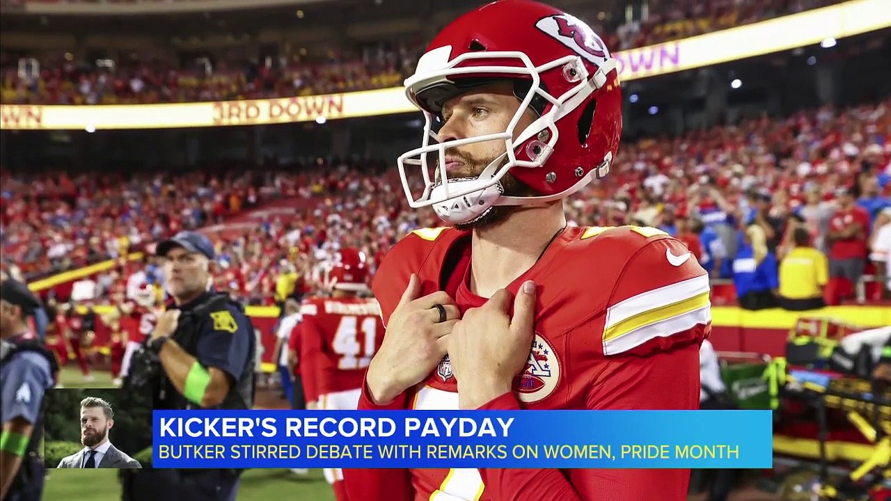 Controversial kicker’s record contract extension