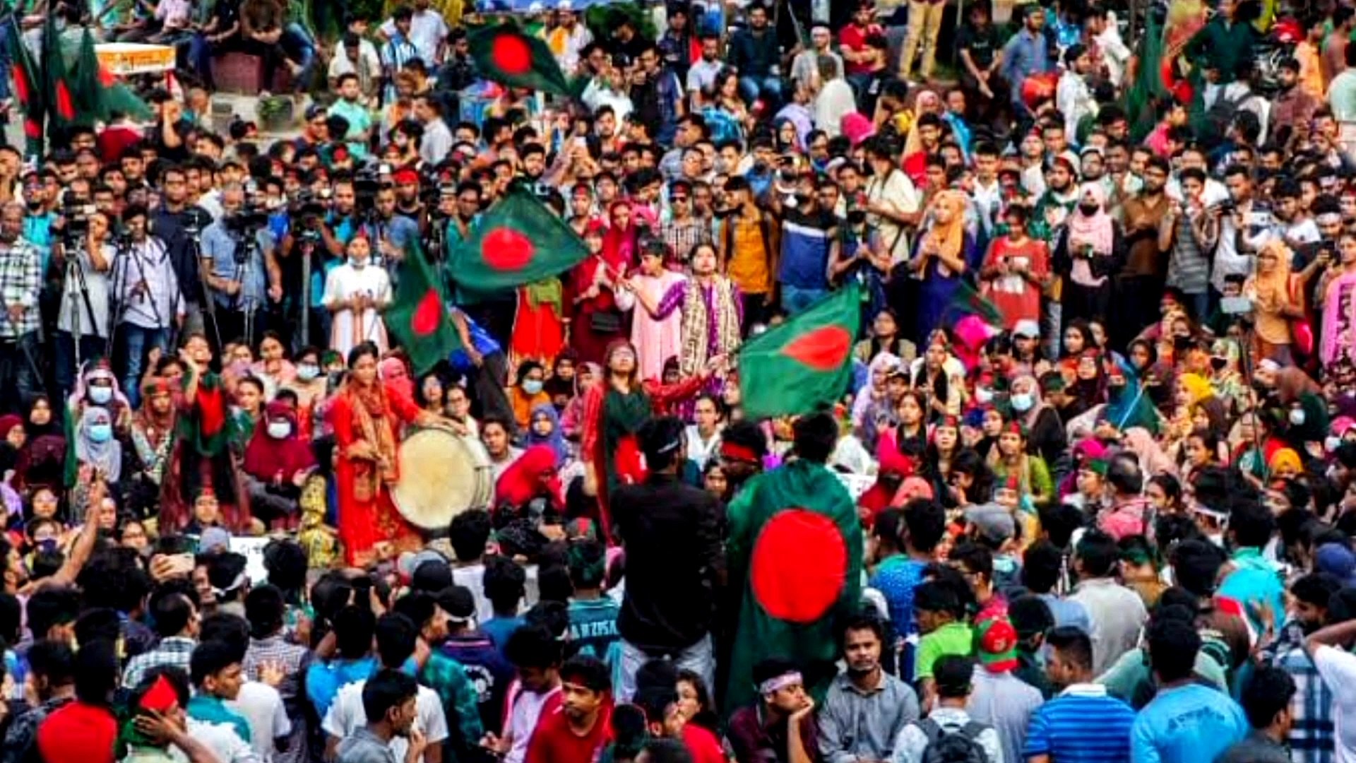 ⁣Bangladesh prime minister resigned| Bangladesh burning