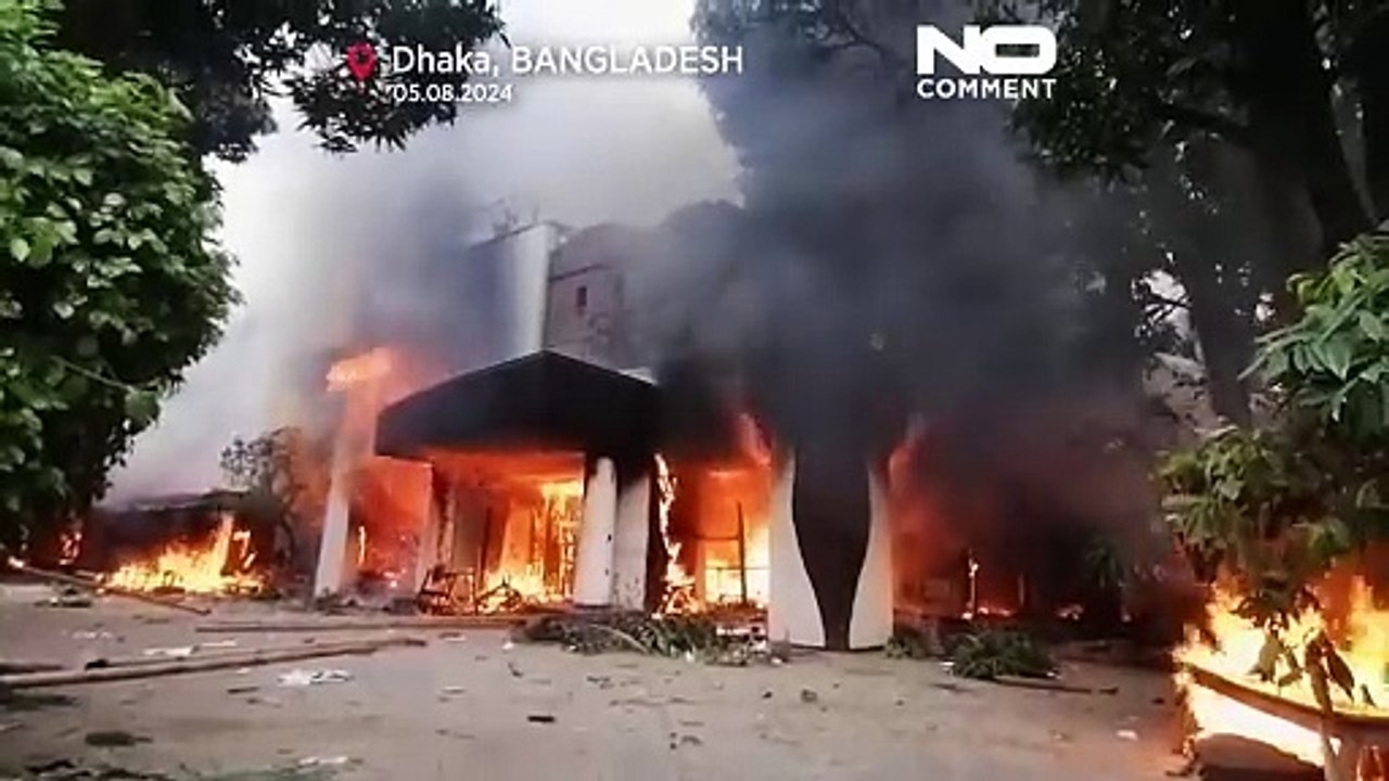 Λεηλασίες στην κατοικία της πρωθυπουργού του Μπαγκλαντές μετά την παραίτησή της