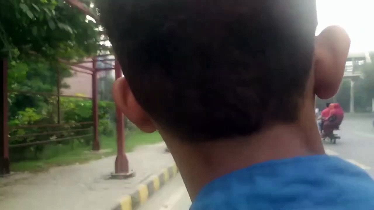 Aaj Lahore may smoke aur purani motorcycle!Pollutation in Lahore (1)