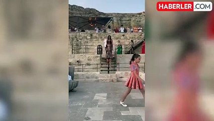 Ünlü Modacı Emrullah Köroğlu'nun Fashion Week Cappadocia Defilesi Büyüledi