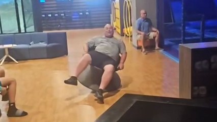 Woman captures husband's HILARIOUSLY awkward Spun Chair experience