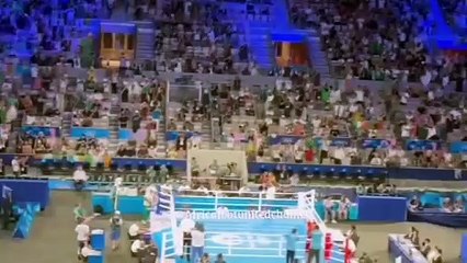 L'entrée sur le ring de #ImaneKhelif C'est parti pour cette demi-finale 