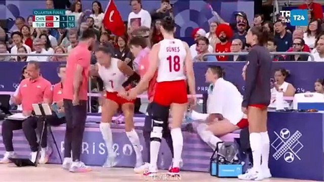 A Milli Kadın Voleybol Takımı, Paris 2024 Olimpiyat Oyunları'nın çeyrek finalinde Çin'i 3-2 yenerek tarihinde ilk kez yarı finale yükseldi.