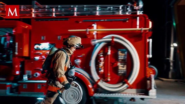 Tesla en llamas: dueño conecta su auto a un poste de luz en Tijuana