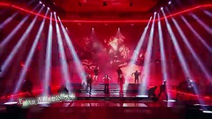 【舞台纯享】《Stalker窥探者》王霏霏 朱志鑫 张极二公导师合作舞台 _ 登陆日 _ TRANSFORMPROJECT _ iQIYI综艺