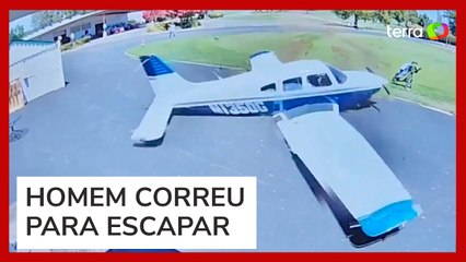Avião faz pouso de emergência, desliza no gramado e quase atropela homem em campo de golfe nos EUA