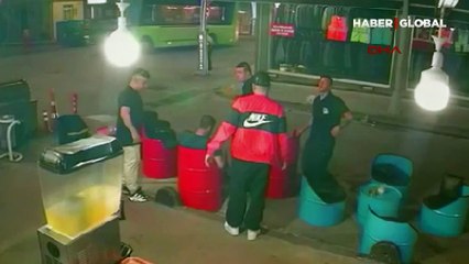Motosikletle geldi, esnafı vurup kaçtı! O anlar kamerada