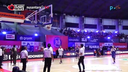 Pelita Jaya Jakarta Raih Gelar Juara IBL Tokopedia 2024, Menpora Dito Serahkan Piala