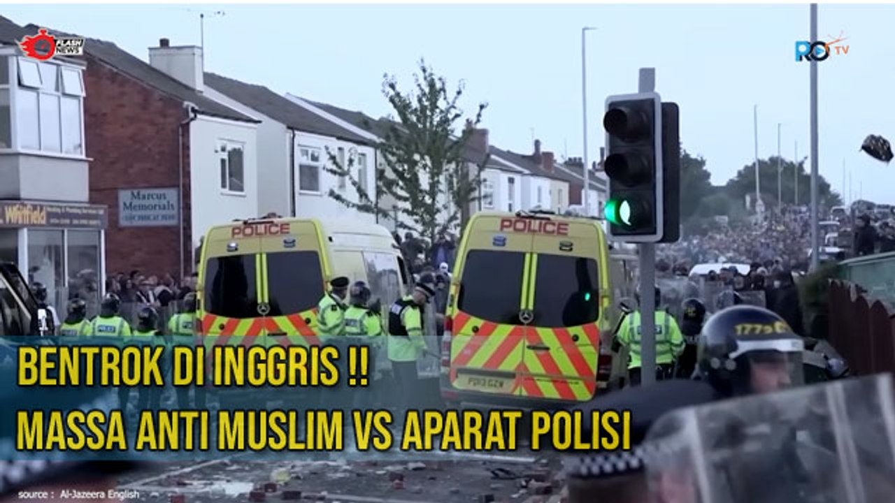 Bentrok di Inggris Massa Anti Muslim vs Polisi