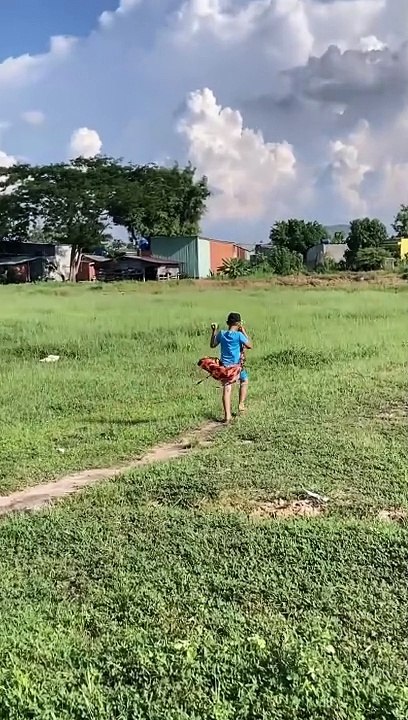 Học trò thầy Thích Minh Tuệ BD 1 ngày chiến 2 con diều ( diều bạch tuộc mini + diều sáo )