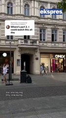 Polonya’da köpeğin balkon eğlencesi!