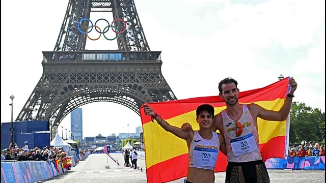 María Pérez y Álvaro Martín son oro puro: los reyes españoles de la marcha arrasan en el relevo mixto