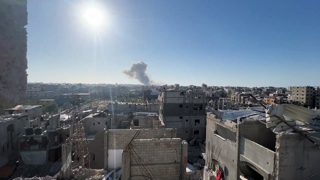 تصاعد أعمدة دخانية بعد قصف إسرائيلي لغزة