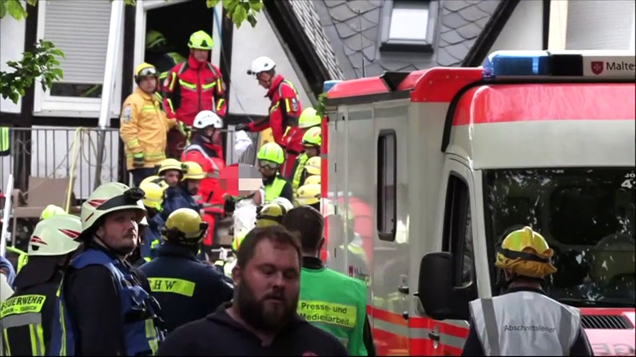 Zwei Tote bei Einsturz eines Hotels in Kröv in Rheinland-Pfalz