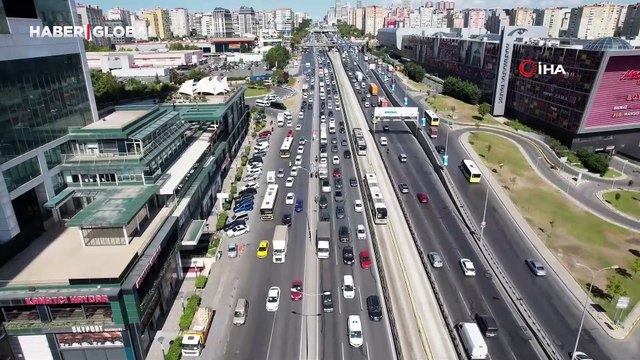 Beylikdüzü - Avcılar arası trafik çilesi: 9 kilometrelik yol 1 saat 15 dakikaya çıktı