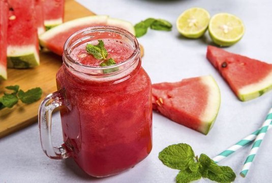 Limonade à la pastèque : voici la boisson la plus rafraîchissante de l’été 2024 et elle se prépare avec seulement 4 ingrédients