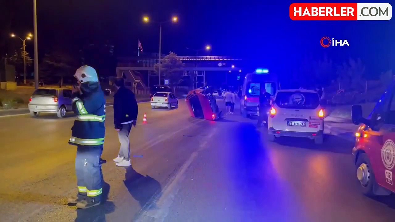 Eskişehir'de Şerit Değiştirme Kazası: 3 Kişi Yaralandı