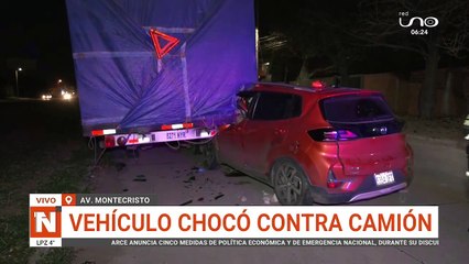 SCZ UN VEHÍCULO CHOCA CONTRA CAMION PARQUEADO