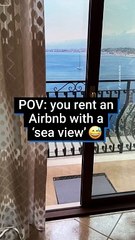 Elle a ont loué un Airbnb avec vue sur la mer mais...