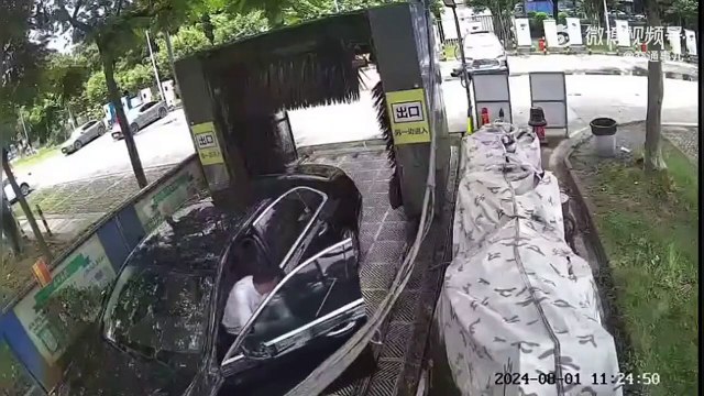 Grosse erreur au carwash... douloureux pour la voiture